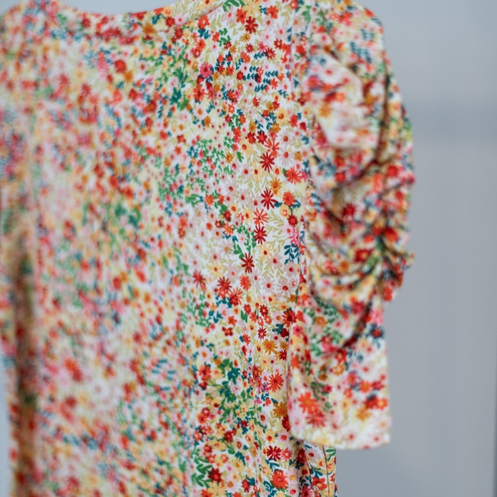 Multi Color Floral Top (M) - Picture 5 of 5